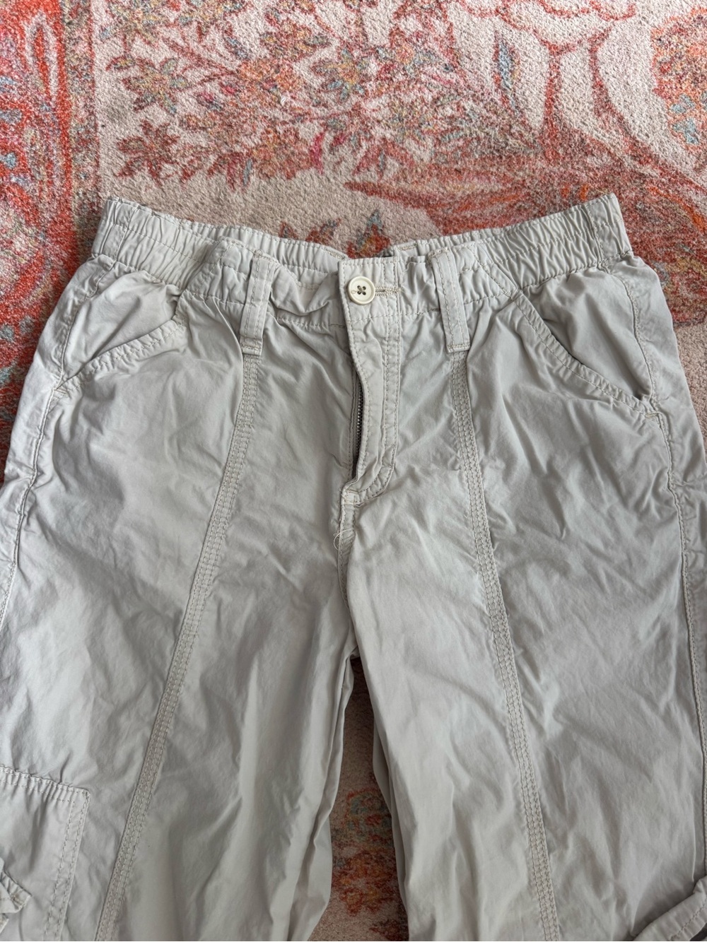 Low waisted Y2K BDG Light tan Elastic Waist Cargo Pants